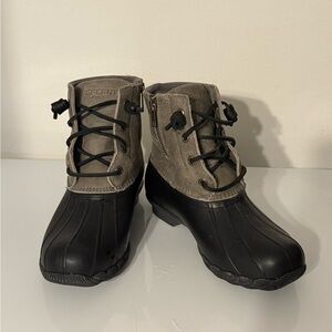 Sperry Women’s Saltwater-Flat Heal Black and Gray Duck Boots